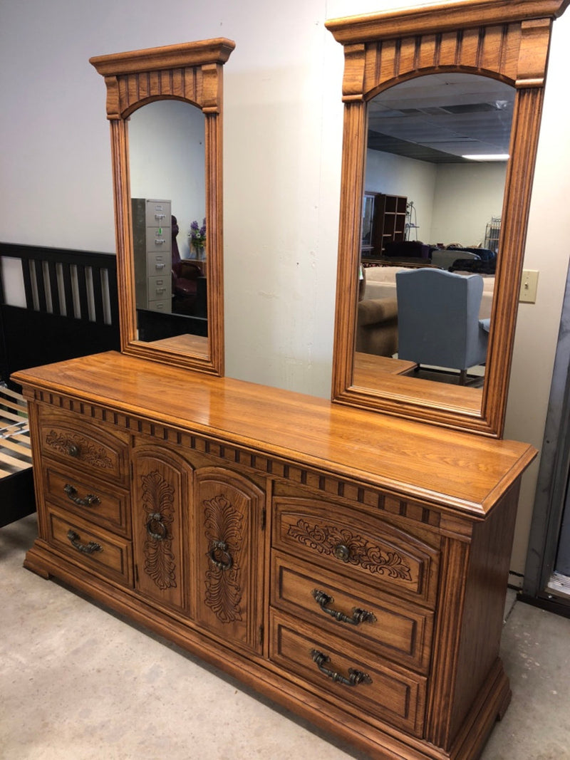 Broyhill Oak 6 Drawer Dresser W Doors 2 Mirrors Nightstand