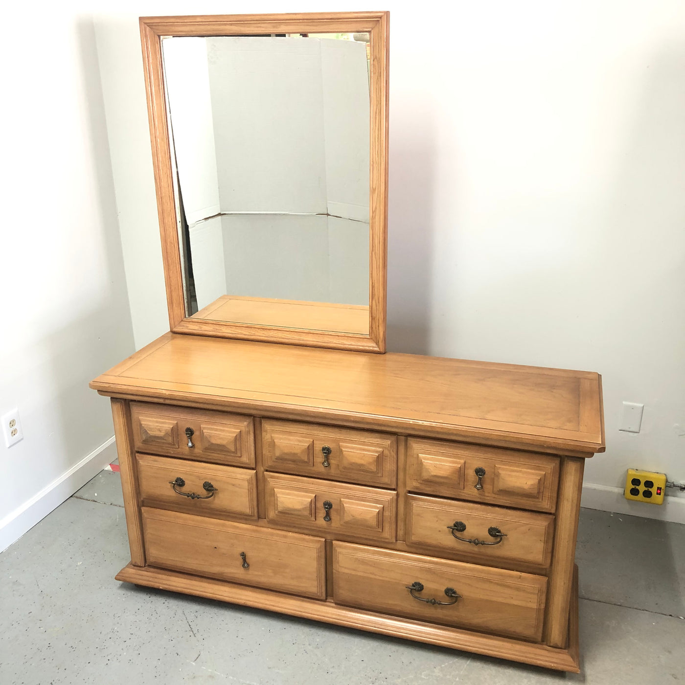 Williams Furniture Light Oak 8 Drawer Long Dresser W Mirror