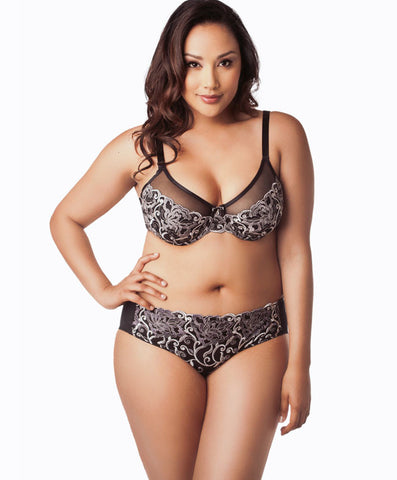Curvy Couture: Lingerie For Every Day » Read Now!