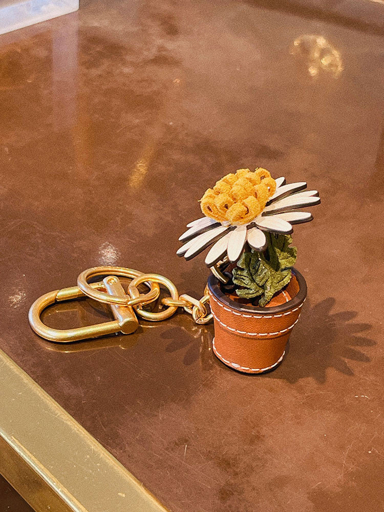 APLAZE | Tory Burch Women's Daisy Flower Pot Keychains & Bag Charms 87914  104