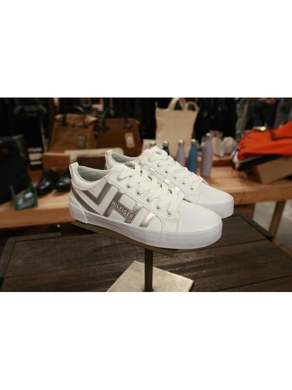 | Women' Pema Sneakers White