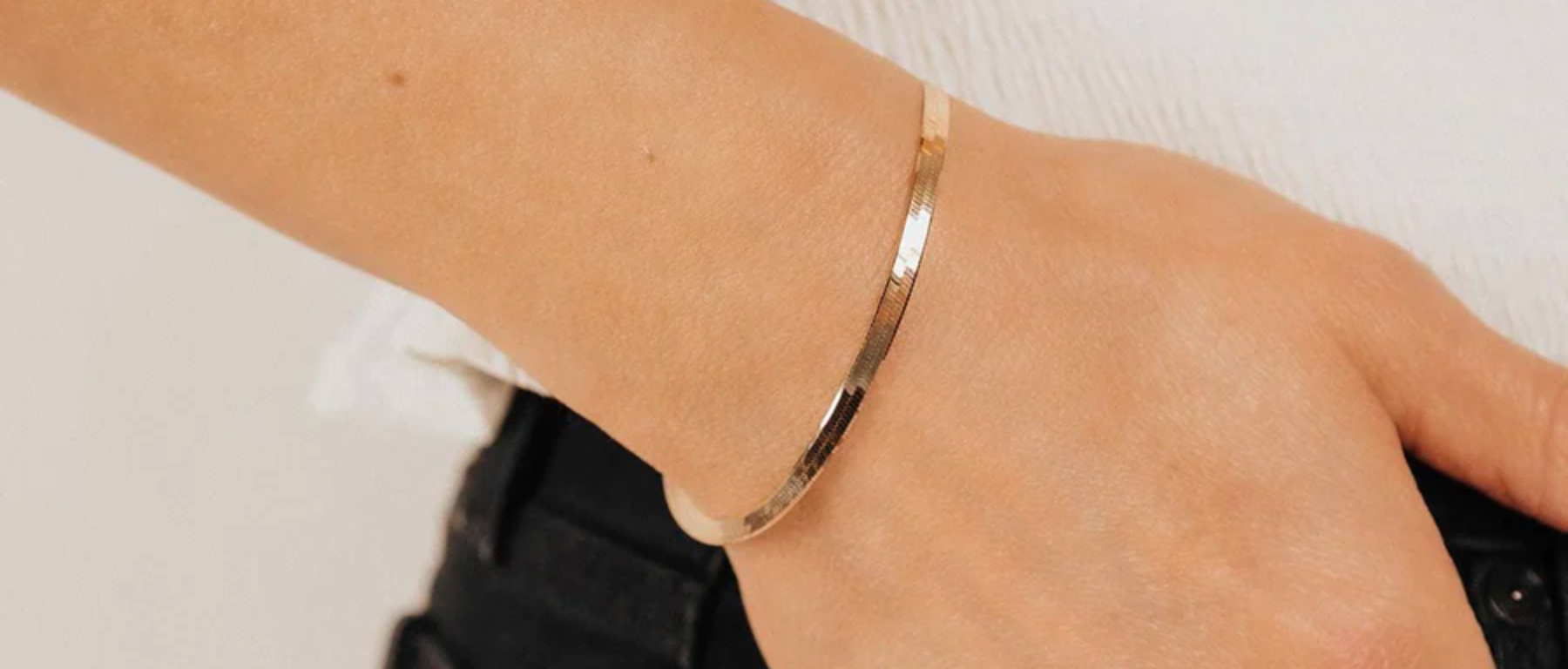 Hera 4mm Herringbone Bracelet (Gold)