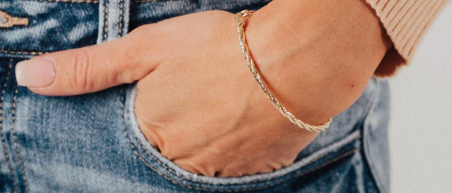 A Complete Guide to Popular Bracelet Styles to Wear in 2023