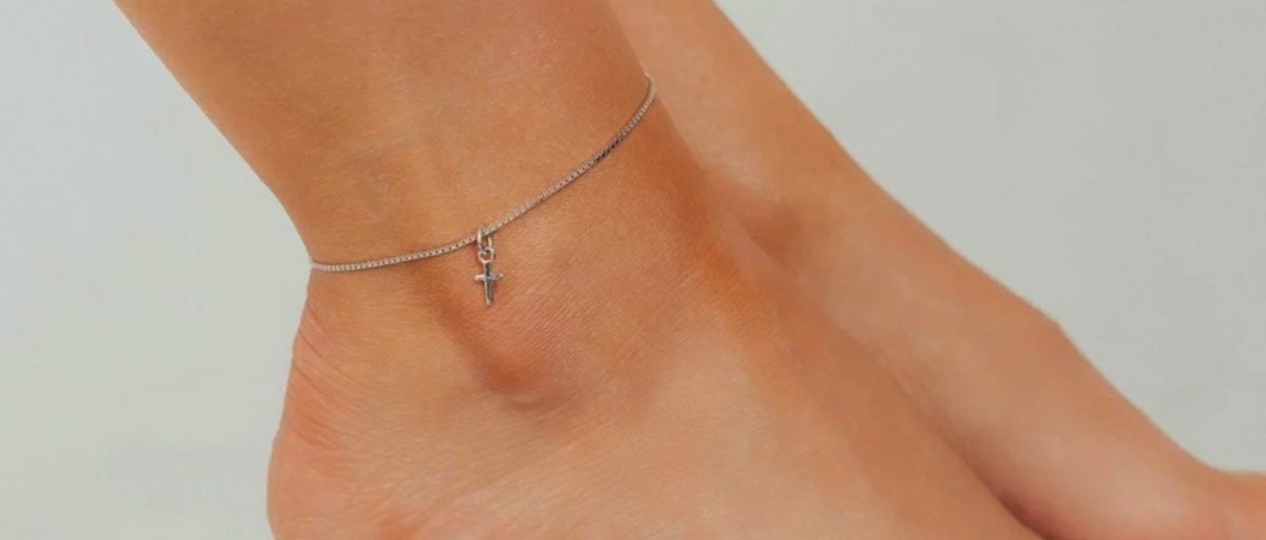 ROMA CROSS CHARM ADJUSTABLE ANKLET