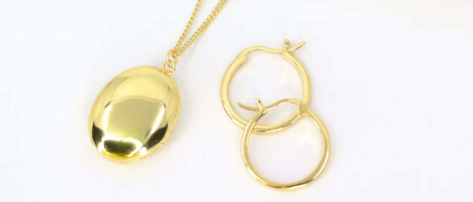 Roma Oval Locket Necklace (Gold)