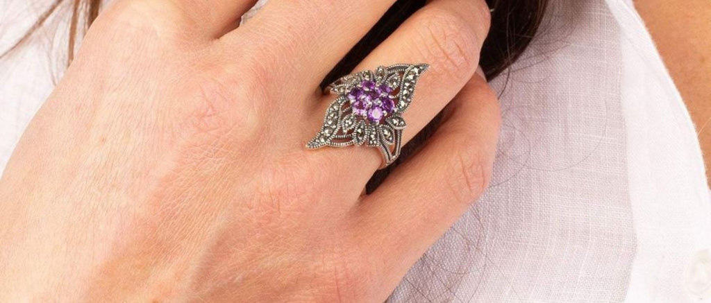 Marcasite Ribbon Ring in Sterling Silver with Amethyst Detail