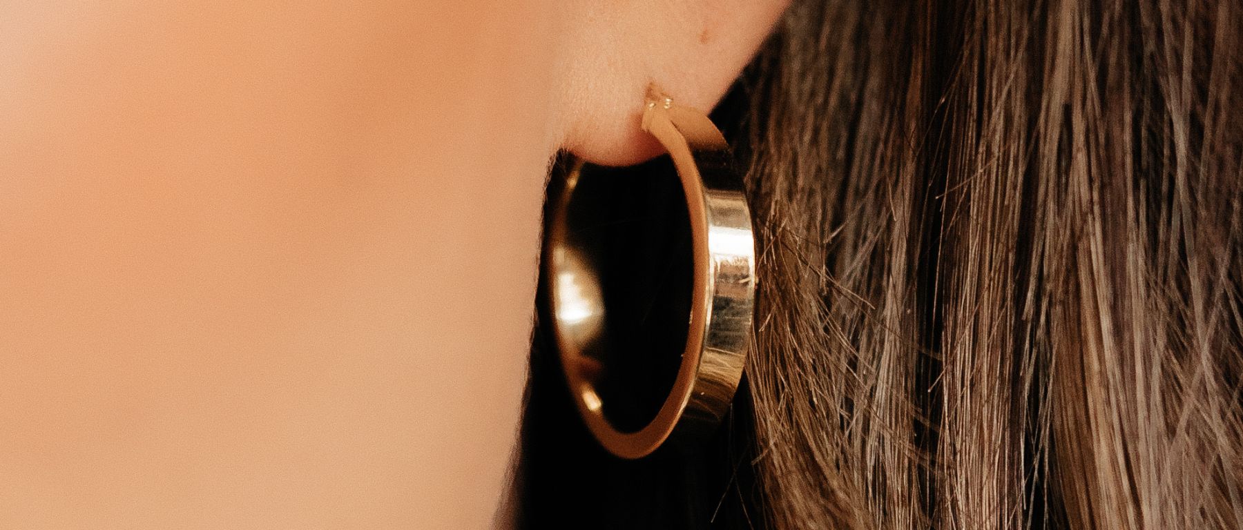 Roma Medium Block Hoop Earrings (Gold)