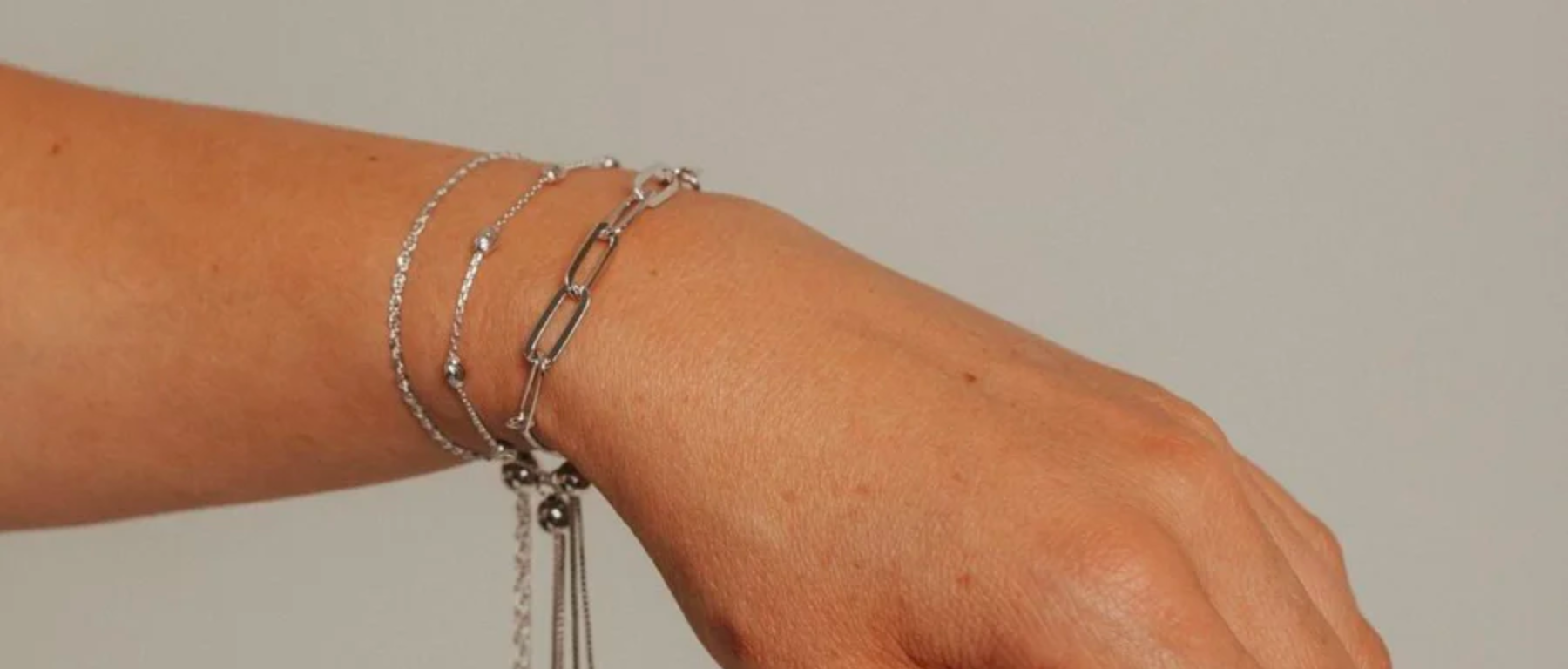 Adjustable Moon Cut Stazione Friendship Bracelet (Silver)