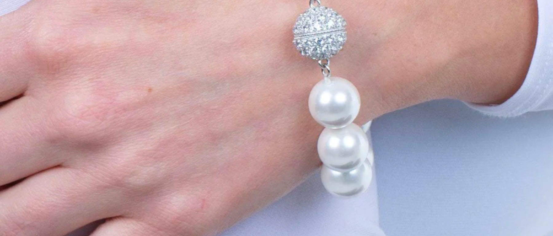 Masami 7" South Sea Shell Pearl Bracelet With Crystal Clasp (White)