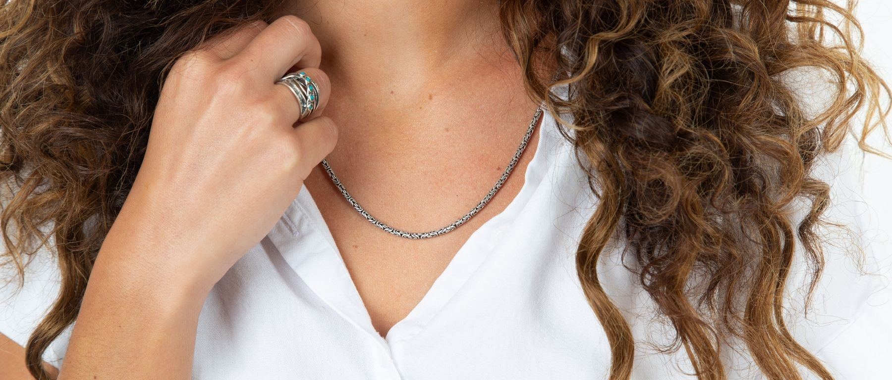 Top 5 Benefits of Wearing a Natural Moonstone