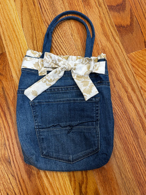 Sueños y Diseños bag, small w/ cream tie - Ignatian Solidarity Network Online Store