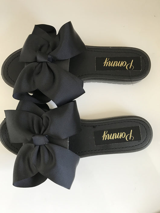 black bow slides