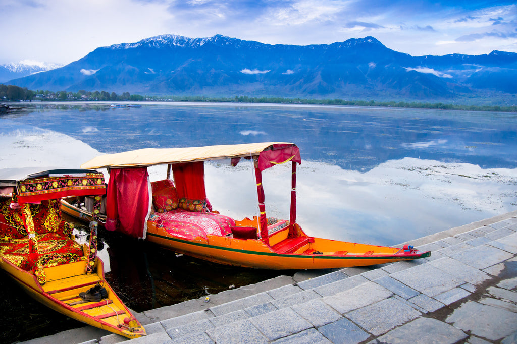 Kashmir Premium Houseboat 2n3d Stay And Sightseeing Raptor Holidays