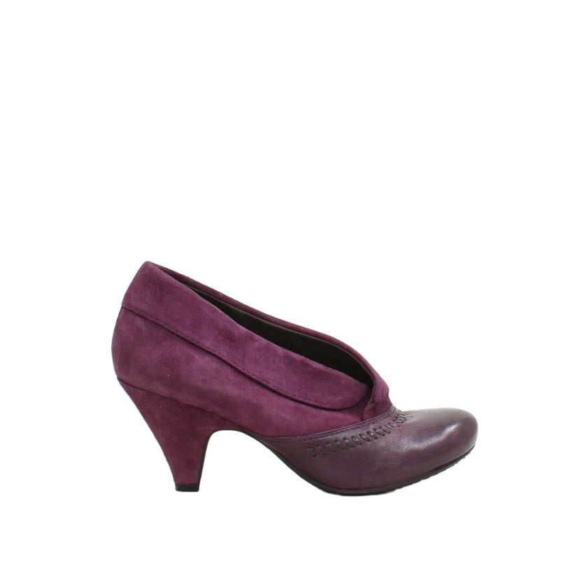 Step Out In Style: Get Up To 60% Off On Women's Shoes From Mochi, Clarks,  and Hush Puppies