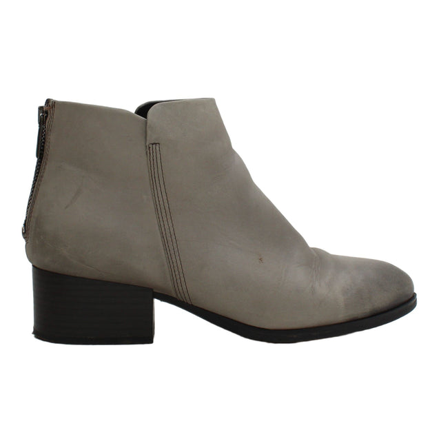 Clarks Women's Boots UK 6.5 Grey 100% Other