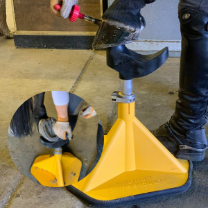 hoof stand tool