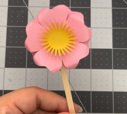making paper flowers for a cake topper : pink paper flower