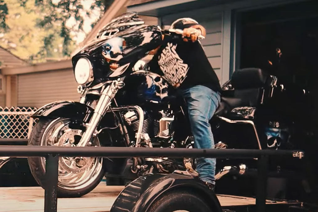 loading a motorcycle onto trailer