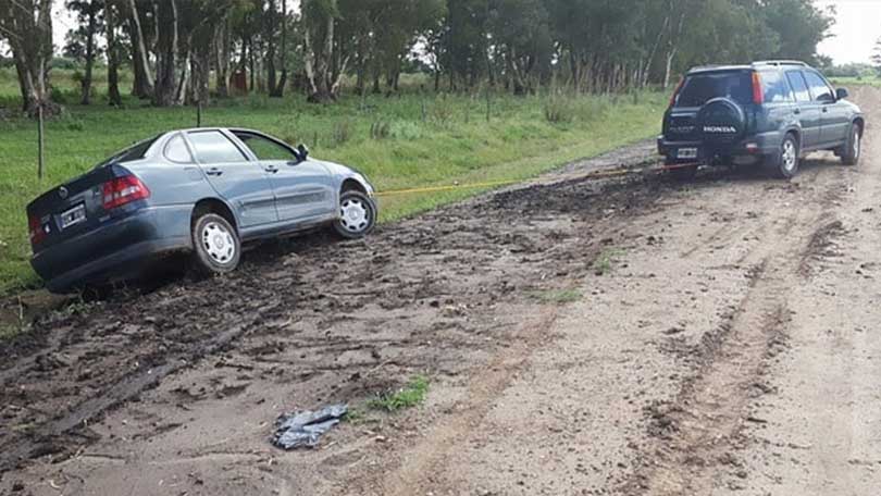 How to Pull Your Car out of a Ditch: Safe and Fast! – Rhino USA