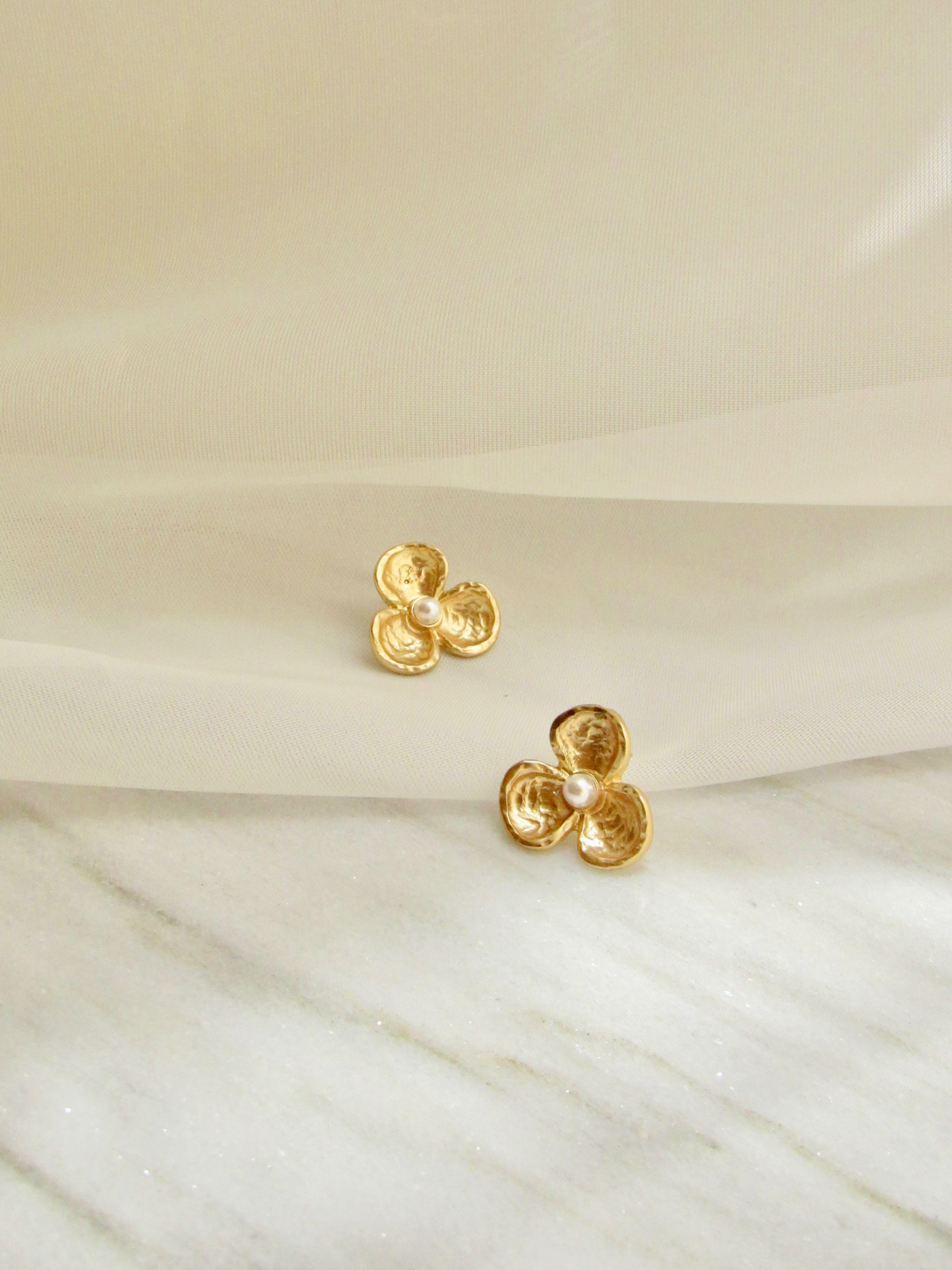 Floral Pearl 18k Gold Vermeil Stud Earrings