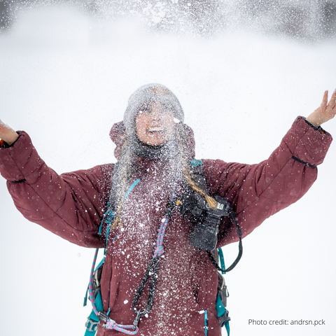 Playing with snow Selk'bag