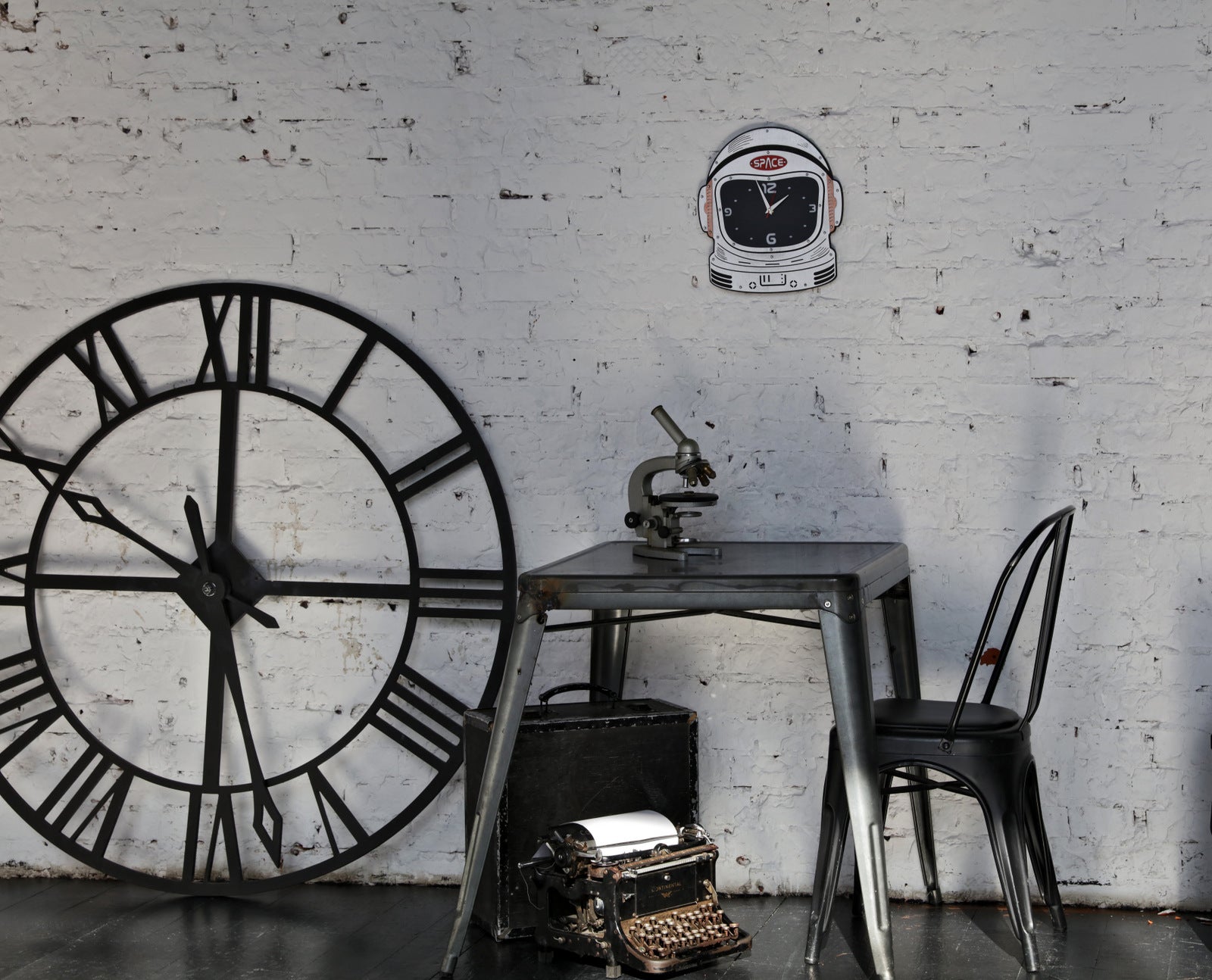 Astronaut Helmet Wall Clock Wall Clock Personalized Gift Home Decor Design