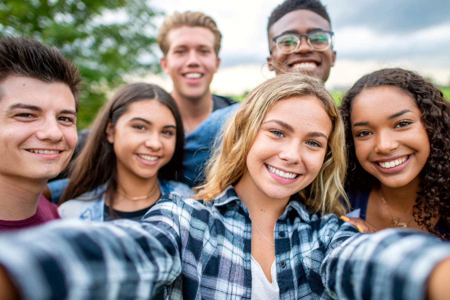 Six teens smiling and taking a selfie for Beautiful In Your Skin Month | TEENOLOGY