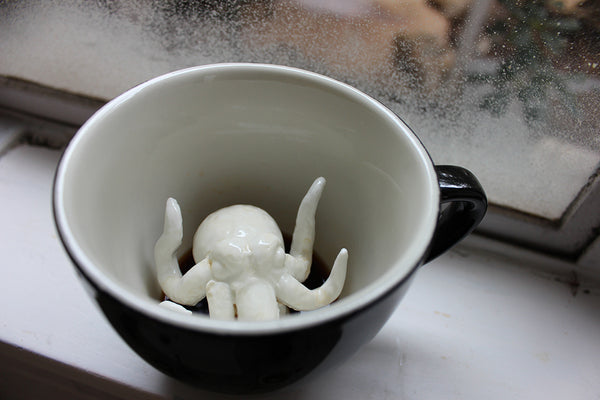 CREATURE CUPS Spider Ceramic Cup (11 Ounce, Black Exterior) - Creepy Cups -  Hidden Animal Inside Mug - Birthday, Halloween, Spooky Gift for Coffee 