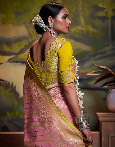 Shweta Tiwari Raises Temperature With A Simple Look; A Yellow Cotton Saree