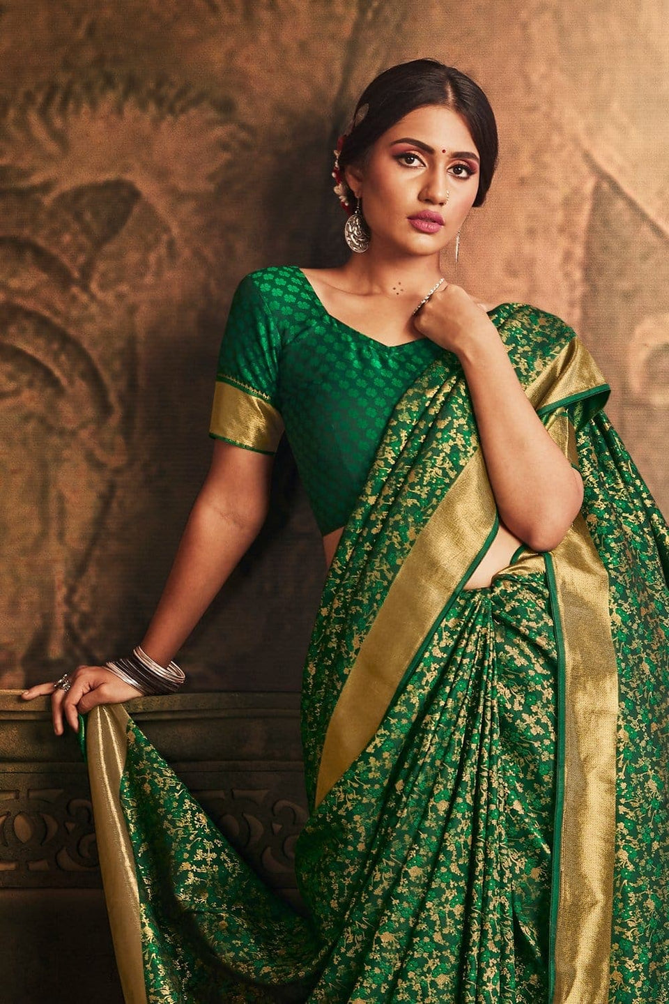 Buy the elegant Dark green banarasi saree online at best price - Karagiri