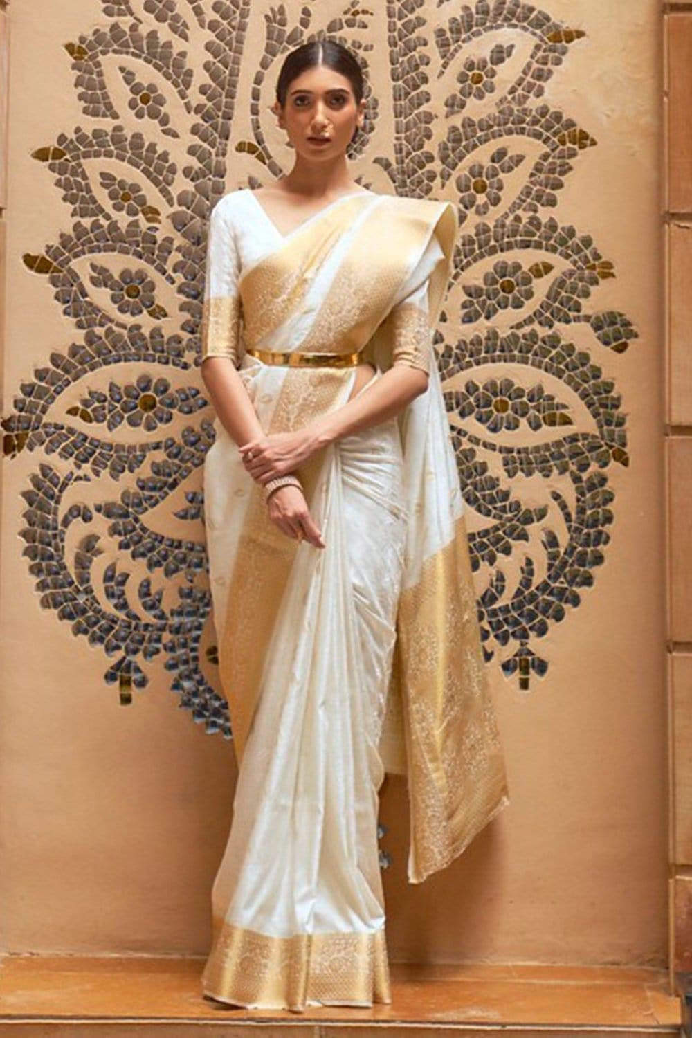 Buy the elegant Pearl White Kanjivaram Saree online-KARAGIRI ...