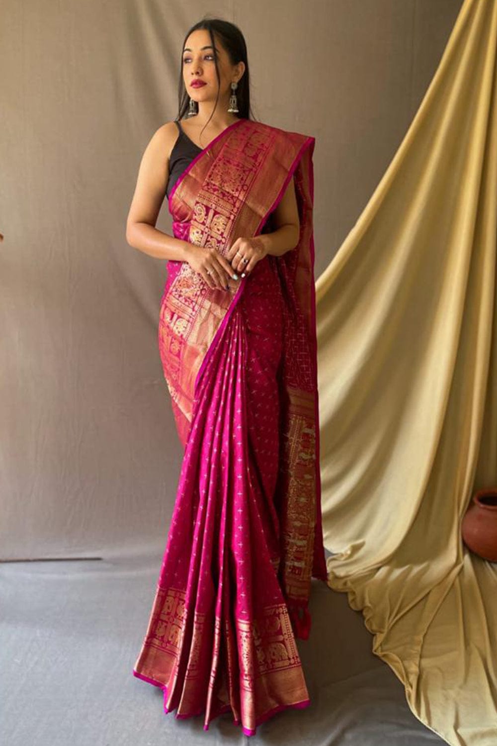 Jari With Handwork Saree at best price in Surat by Manish Creations | ID:  7432626030