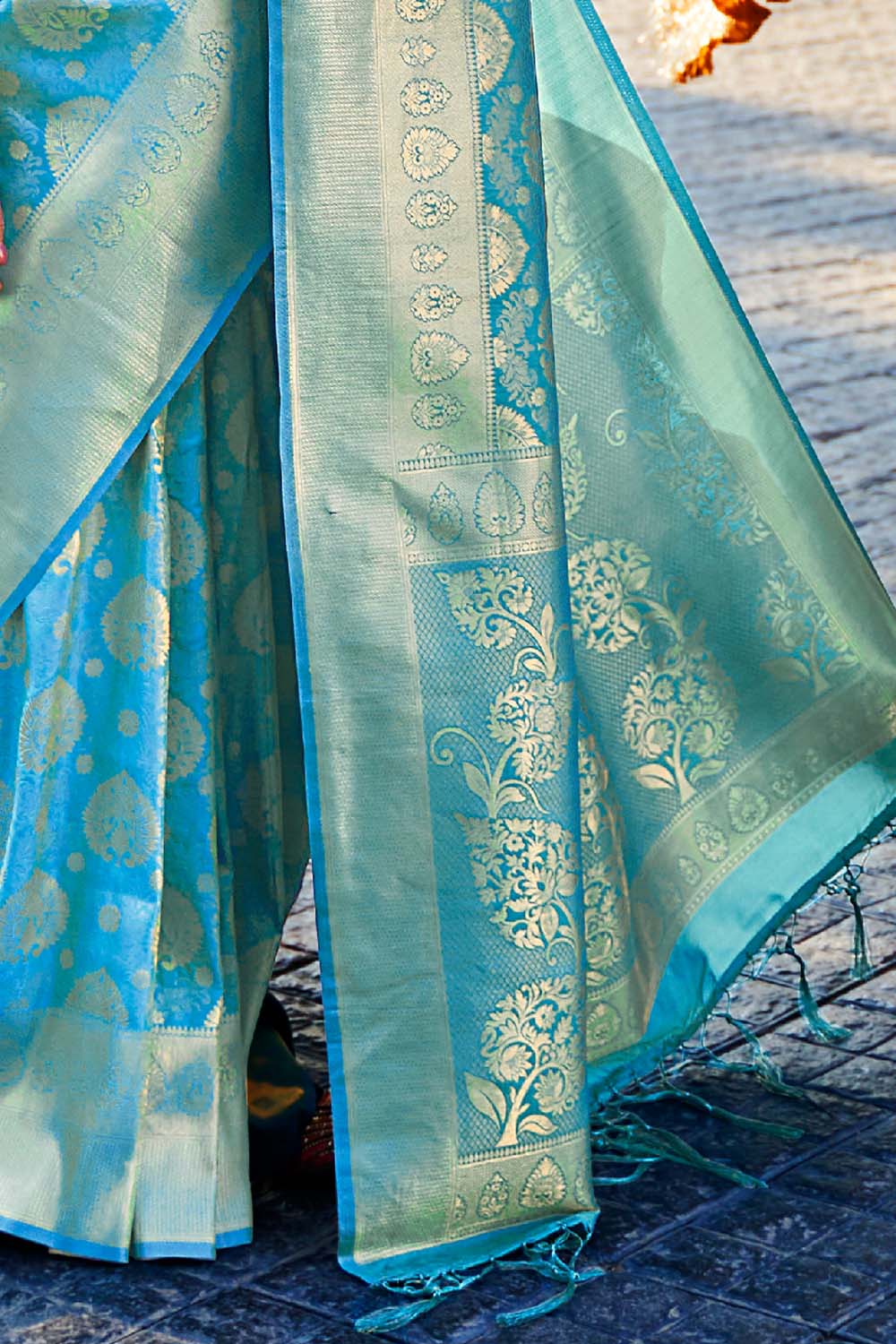 Buy the amazing Sky Blue Woven Kanjivaram Saree Karagiri