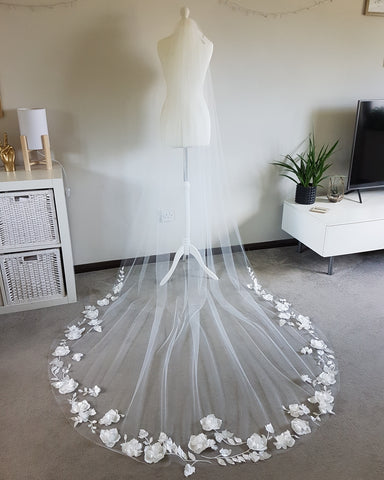 Bespoke veil with 3D floral motifs