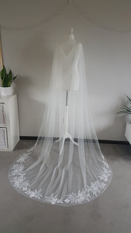 Lace motif wedding veil bridal cape
