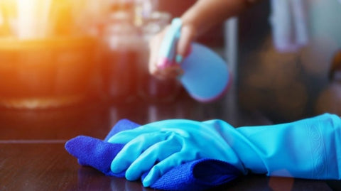 Bersihkan Perabotan Rumah dengan Disinfektan