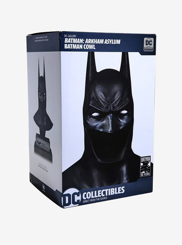 DC Gallery Batman: Arkham Asylum Cowl statue | PLAYe