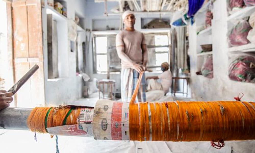 A man prapring a unique style hand weaving spinner.