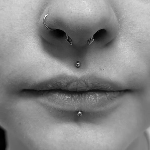 How to Put in a Nose Ring for Beginners