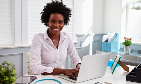 Afro hair care for essential workers: black female doctor with afro hair working at a desk