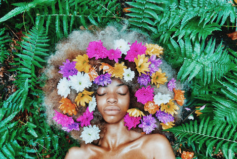 60s Flower Child-inspired hairstyle pexels-ezekixl-akinnewu-946240 Halloween hairstyles for natural hair - Afrocenchix article