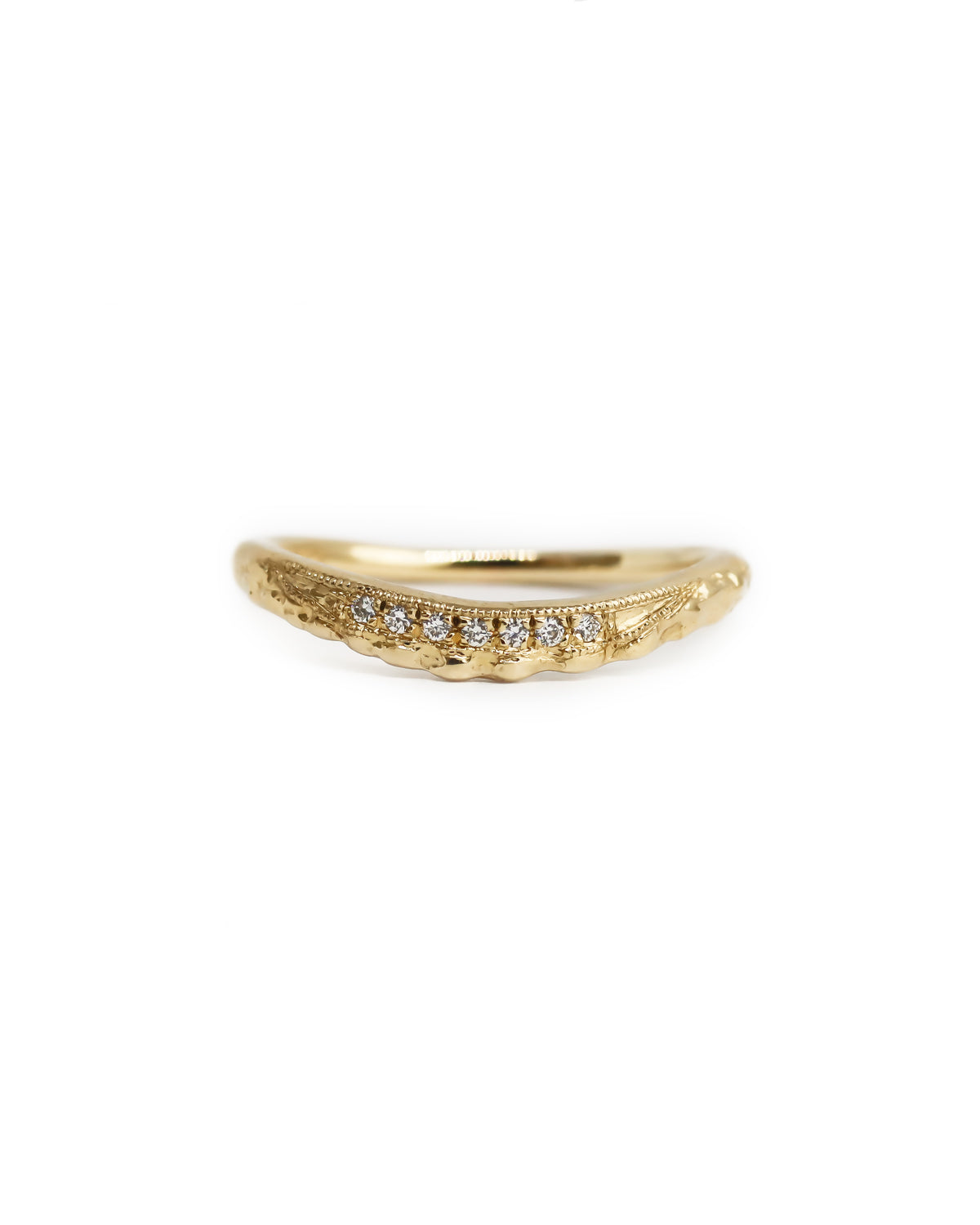 diamond-contour-nature-inspired-wedding-band