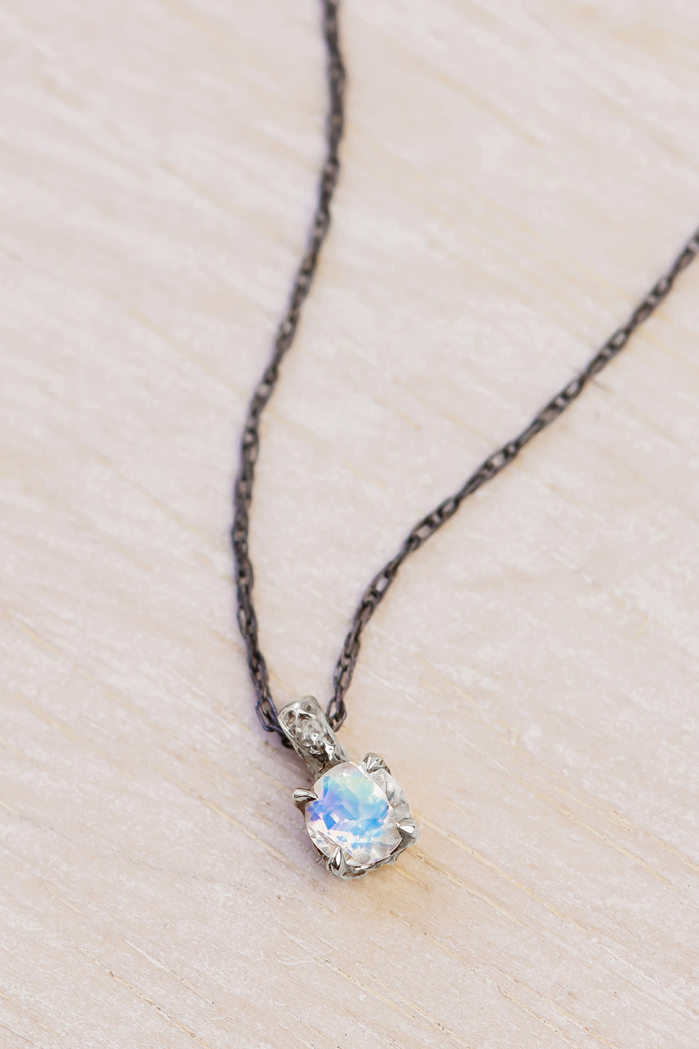 Silver Rainbow Moonstone Pendant Necklace at best price in Jaipur | ID:  23209080830