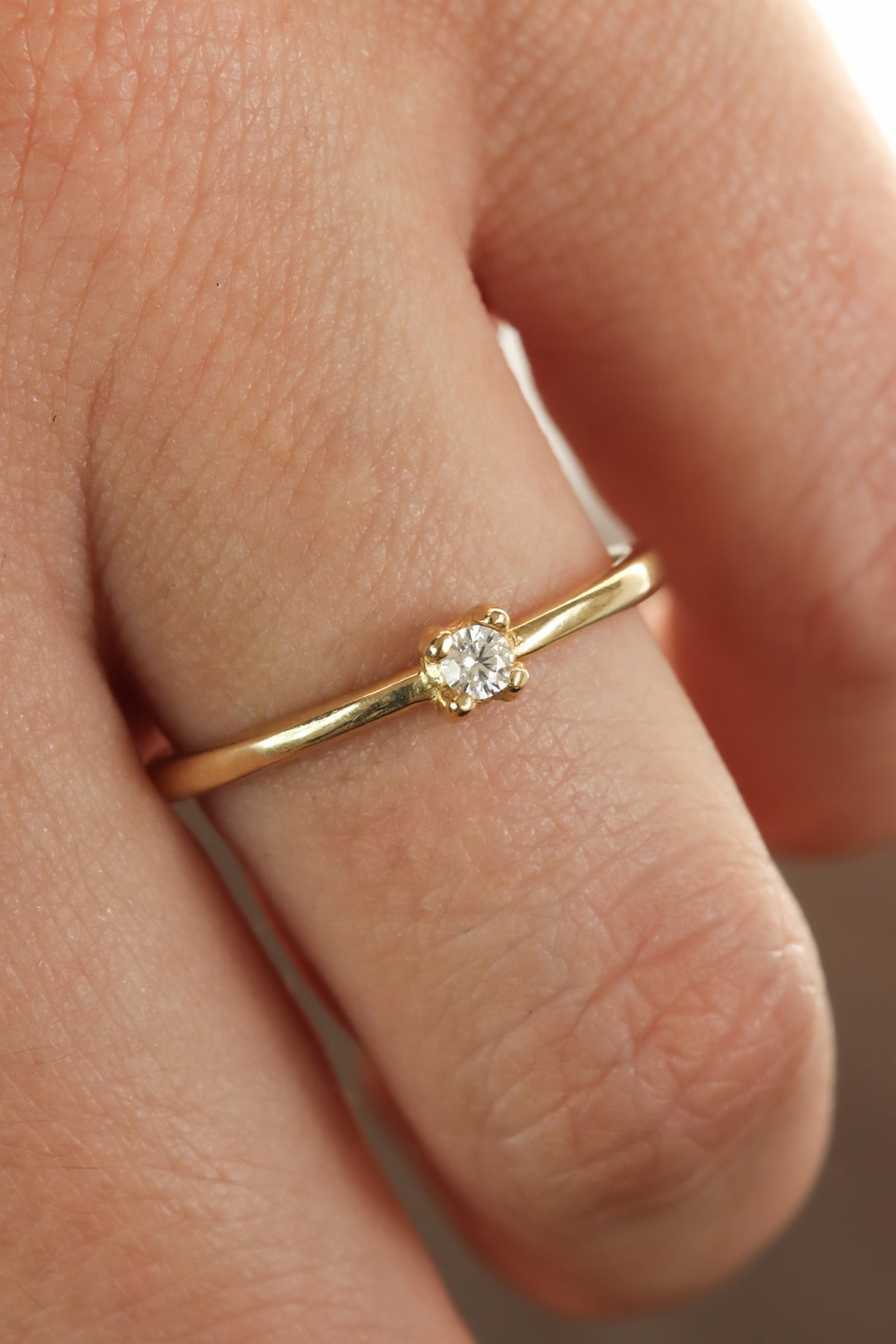 solid-gold-diamond-solitaire-simple