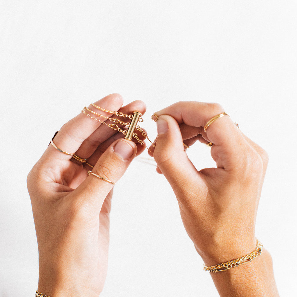 How to layer two necklaces and keep them from tangling! 💫✨ #jewelryha