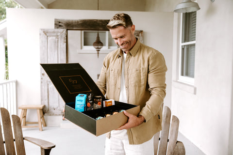 Man opening gift hamper box