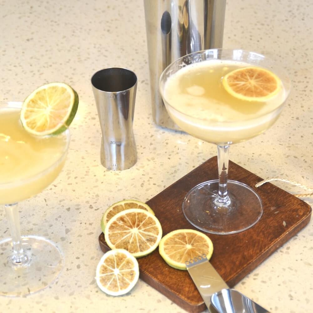 https://cdn.shopify.com/s/files/1/1773/8773/products/RocksSpiritMeasurewithcocktailsandgarnishes_1600x.jpg?v=1659405101