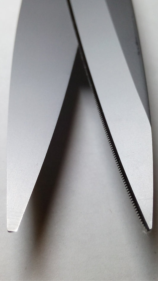 Serrated Kai 7240-AS Premium 9.5 Professional Tailor Aramid Scissors – The  Gelcoater