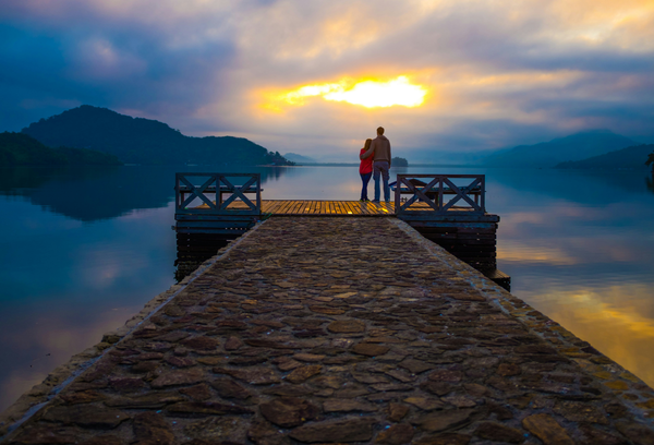 A couple looking over the horizon