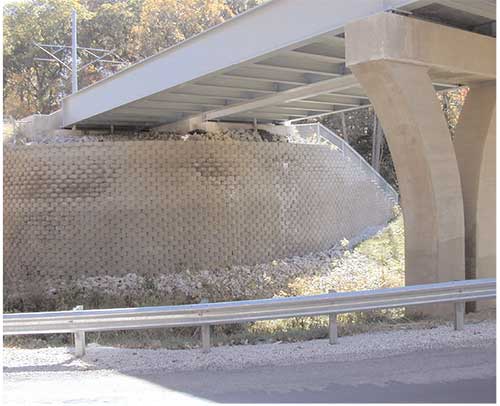 Mirafi 500x - 600x retaining wall metrolink project